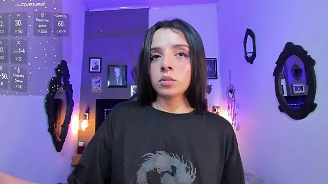 Charlotte  Benett online show from March 16, 2025, 3:36 am