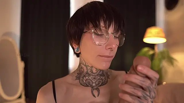 Snapshot of ifuckingtoy_ chatting on September 20, 2025, 11:44 am ifuckingtoy  online show from September 20, 2025, 11:44 am