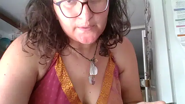 Snapshot of juicyrubies chatting on October 5, 2025, 10:02 am juicyrubies online show from October 5, 2025, 10:02 am