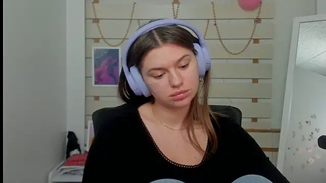 Josephine Kiss online show from February 23, 2025, 10:28 am