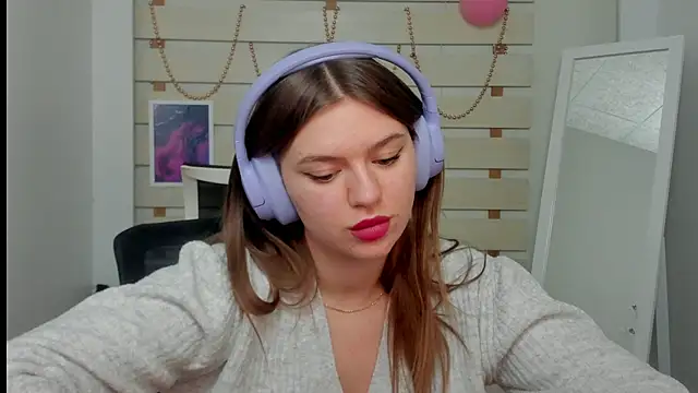 Josephine Kiss online show from February 24, 2025, 4:15 pm