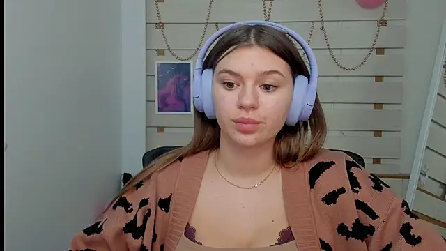 Josephine Kiss online show from February 26, 2025, 1:52 pm