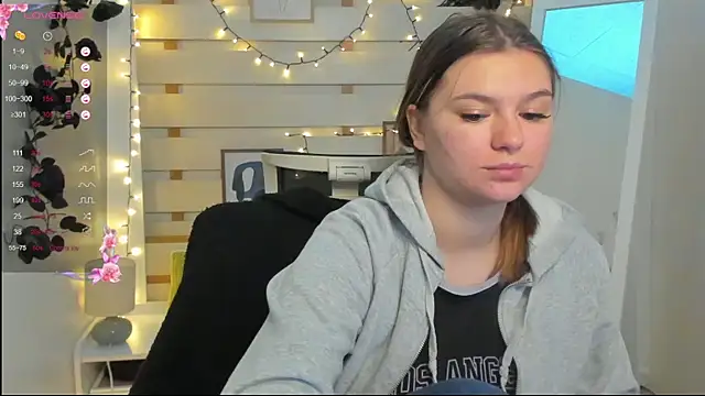 Josephine Kiss online show from March 4, 2026, 1:28 pm