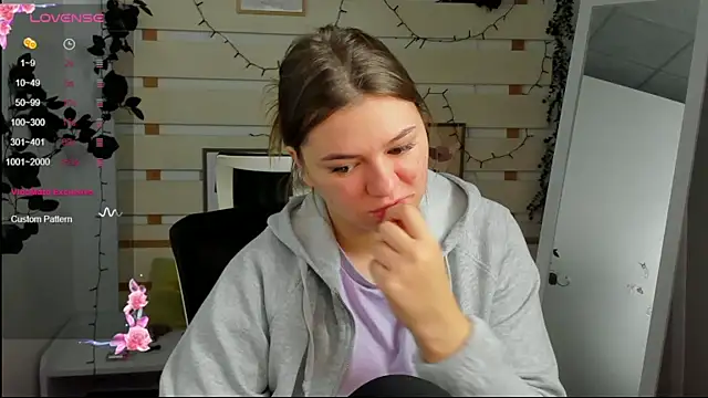 Josephine Kiss online show from March 31, 2026, 10:48 am