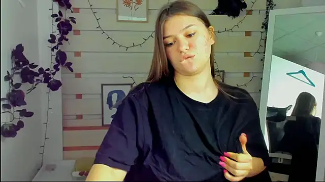 Josephine Kiss online show from April 11, 2026, 7:45 am