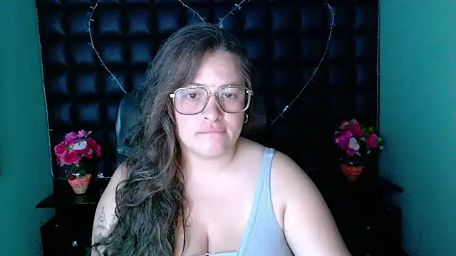 Snapshot of SaraThomso chatting on December 27, 2024, 3:20 am SaraThomso online show from December 27, 2024, 3:20 am