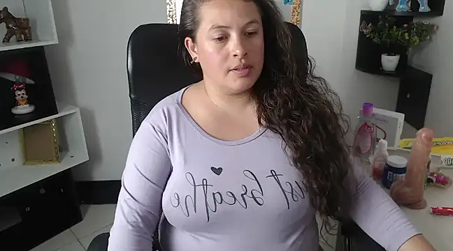 Snapshot of SaraThomso chatting on February 4, 2025, 9:07 am SaraThomso online show from February 4, 2025, 9:07 am