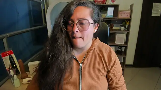 Snapshot of SaraThomso chatting on November 7, 2025, 3:17 am SaraThomso online show from November 7, 2025, 3:17 am