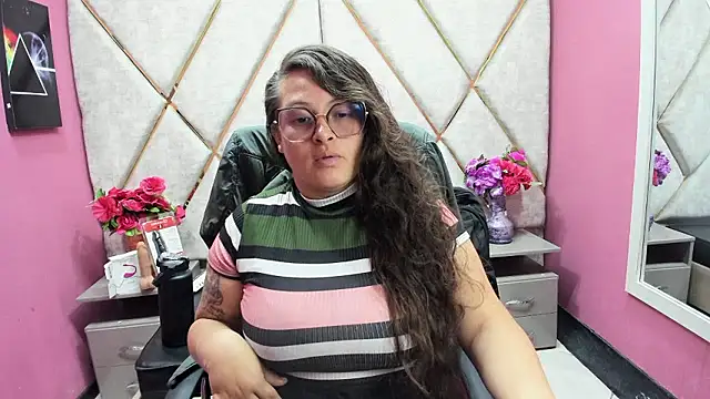 SaraThomso online show from January 13, 2026, 2:33 pm