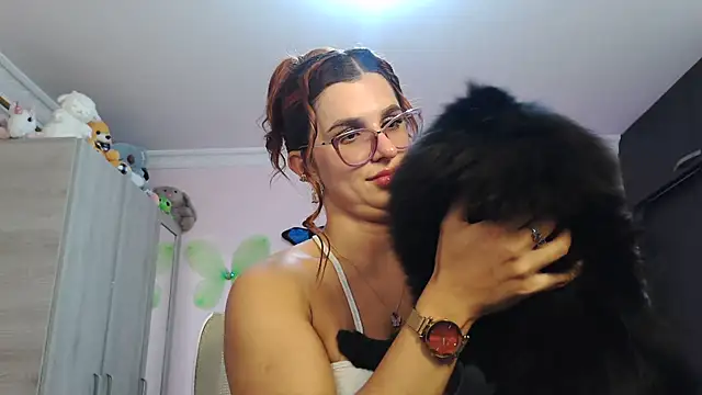 caroline jonson online show from November 16, 2025, 9:20 pm