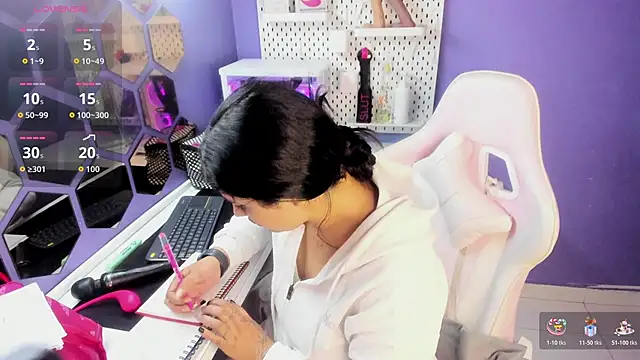 Danna 777  online show from November 11, 2025, 11:49 pm