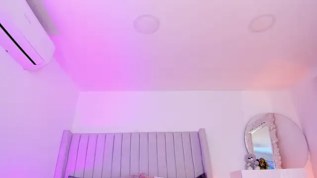 Shelynna azzul online show from February 24, 2026, 8:18 pm