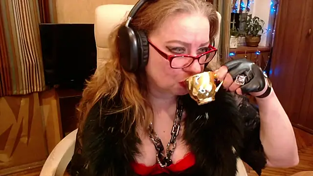 Miss Tress online show from February 7, 2026, 9:51 pm