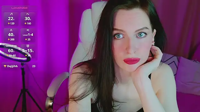 Snapshot of AndreaAshton chatting on December 12, 2024, 4:32 pm AndreaAshton online show from December 12, 2024, 4:32 pm