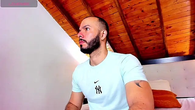 Tom Bailey online show from October 25, 2025, 12:45 pm