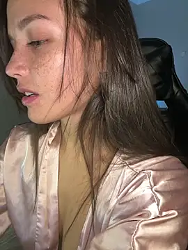 Snapshot of MisFrekcles_ chatting on October 14, 2025, 9:21 am MisFrekcles  online show from October 14, 2025, 9:21 am