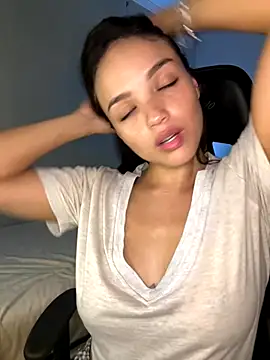 Snapshot of MisFrekcles_ chatting on October 23, 2025, 8:13 am MisFrekcles  online show from October 23, 2025, 8:13 am