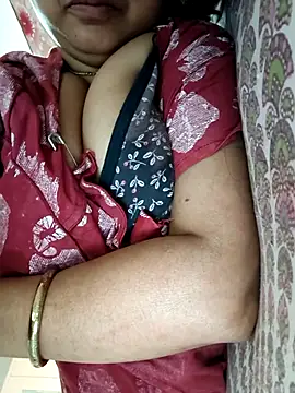 Snapshot of cuteyqueen chatting on October 12, 2025, 1:37 am cuteyqueen online show from October 12, 2025, 1:37 am