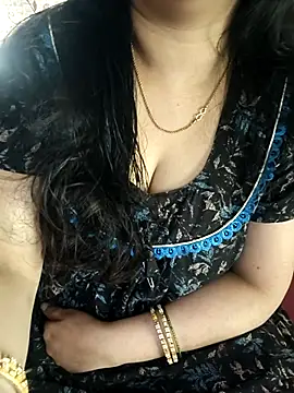 Snapshot of cuteyqueen chatting on February 2, 2026, 5:39 am cuteyqueen online show from February 2, 2026, 5:39 am