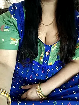 Snapshot of cuteyqueen chatting on February 9, 2026, 5:11 am cuteyqueen online show from February 9, 2026, 5:11 am