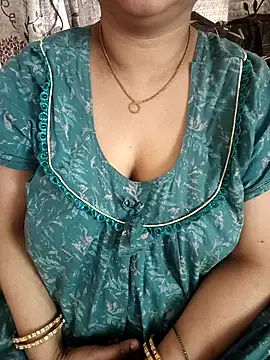 Snapshot of cuteyqueen chatting on February 14, 2026, 4:09 am cuteyqueen online show from February 14, 2026, 4:09 am