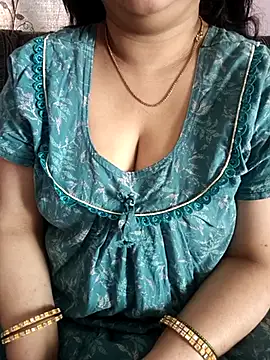 Snapshot of cuteyqueen chatting on February 17, 2026, 6:10 am cuteyqueen online show from February 17, 2026, 6:10 am