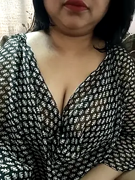 Snapshot of cuteyqueen chatting on February 25, 2026, 7:40 am cuteyqueen online show from February 25, 2026, 7:40 am