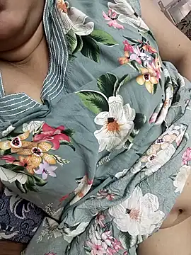 Snapshot of cuteyqueen chatting on March 1, 2026, 10:06 am cuteyqueen online show from March 1, 2026, 10:06 am