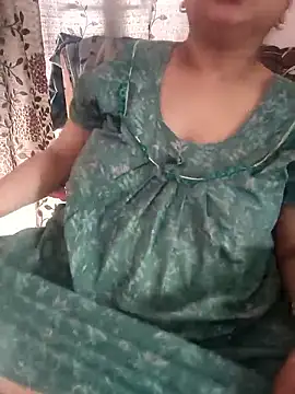 Snapshot of cuteyqueen chatting on March 3, 2026, 5:57 am cuteyqueen online show from March 3, 2026, 5:57 am