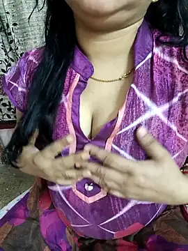 cuteyqueen online show from April 6, 2026, 2:53 am