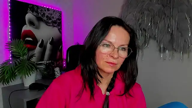 HelenLuxx online show from March 23, 2026, 3:38 pm