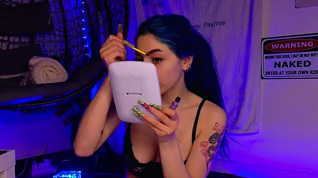 AriaVoss online show from April 10, 2026, 8:57 pm