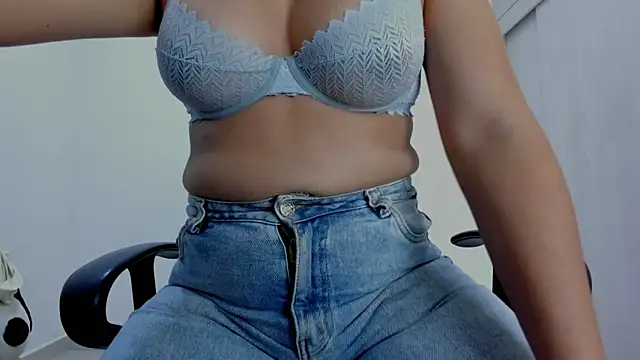 Amelia Debora Antonella online show from March 6, 2026, 1:40 pm