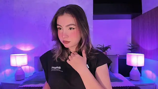 Snapshot of SamantaBone chatting on October 17, 2025, 10:45 pm SamantaBone online show from October 17, 2025, 10:45 pm