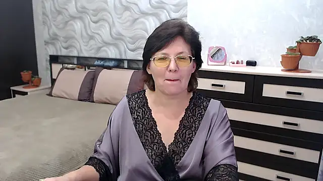 VitaCharm online show from December 9, 2024, 7:50 pm