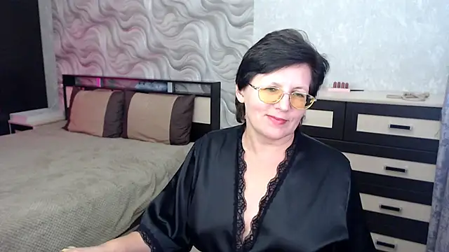 VitaCharm online show from February 24, 2025, 10:25 pm