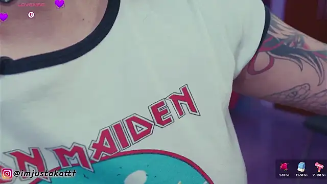 sensualkattt online show from February 3, 2026, 2:11 pm