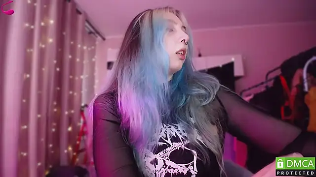 JustMeowGirl online show from April 13, 2026, 5:57 am