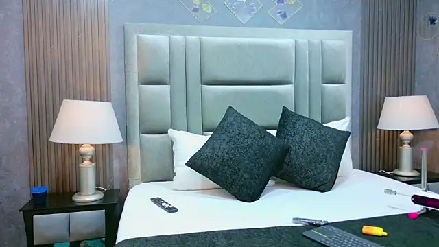 MiaSweeths online show from January 15, 2026, 11:37 am