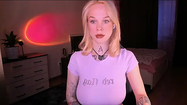 Snapshot of Polusladkoye chatting on April 15, 2026, 5:09 pm Polusladkoye online show from April 15, 2026, 5:09 pm