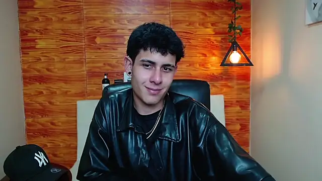 Snapshot of Bastiaan_28 chatting on January 10, 2025, 6:53 am Bastiaan 28 online show from January 10, 2025, 6:53 am