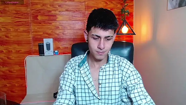 Snapshot of Bastiaan_28 chatting on January 25, 2025, 4:56 am Bastiaan 28 online show from January 25, 2025, 4:56 am