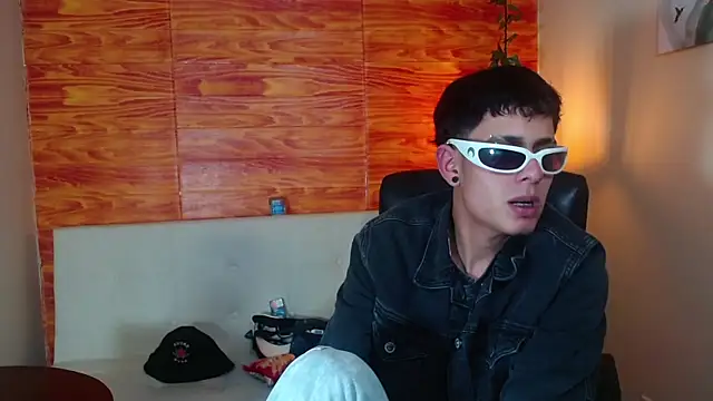 Snapshot of Bastiaan_28 chatting on March 3, 2025, 3:08 am Bastiaan 28 online show from March 3, 2025, 3:08 am