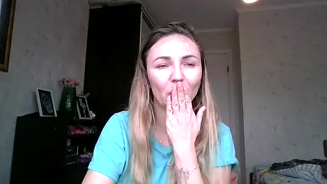 AngelinaLove28 online show from November 10, 2025, 7:18 am