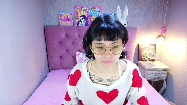 charlottemoonxz online show from March 26, 2026, 7:08 pm