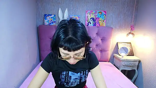 Snapshot of charlottemoonxz chatting on May 19, 2026, 4:24 pm charlottemoonxz online show from May 19, 2026, 4:24 pm