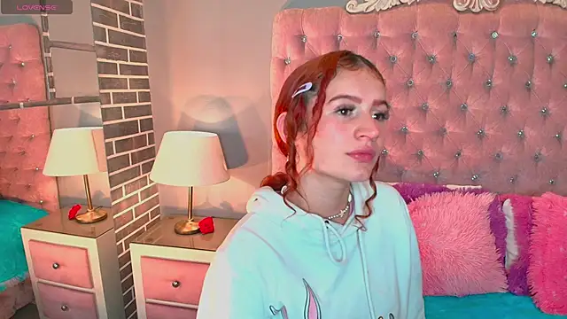 AdelaineBest online show from October 17, 2025, 6:05 am