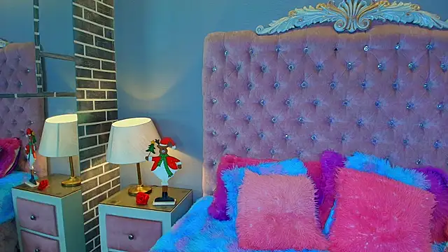 AdelaineBest online show from December 17, 2025, 5:35 am