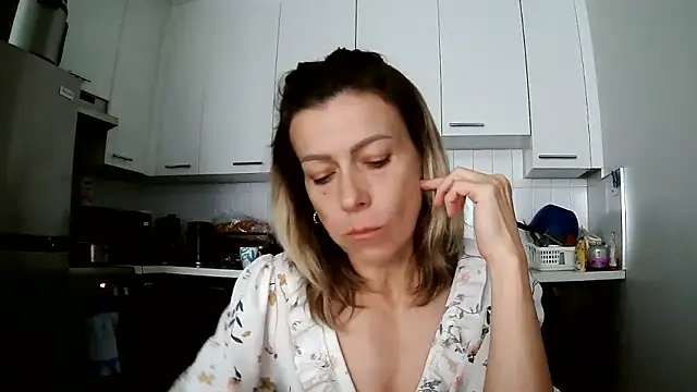 anechka1 online show from June 7, 2026, 2:43 pm