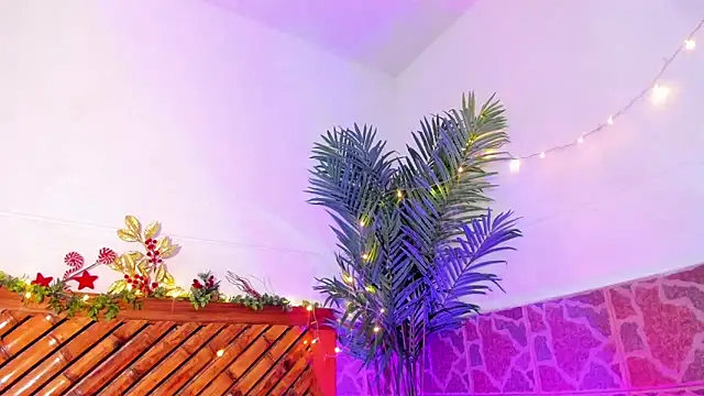 Snapshot of kimberly_Gonzalez1 chatting on December 18, 2024, 6:43 am kimberly Gonzalez1 online show from December 18, 2024, 6:43 am